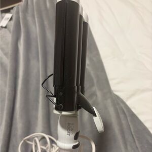 Bondi Boost Hair Curler in Black and White